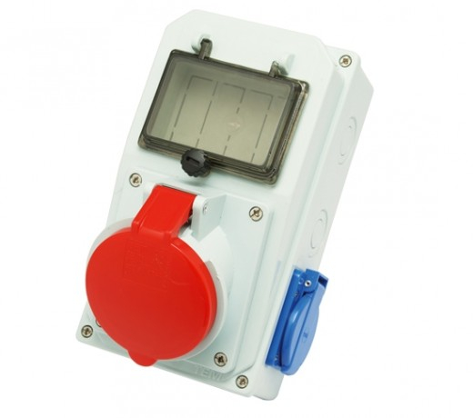 COFRET CU PRIZE IP44 4L ECHIPAT T1x32+M2x16